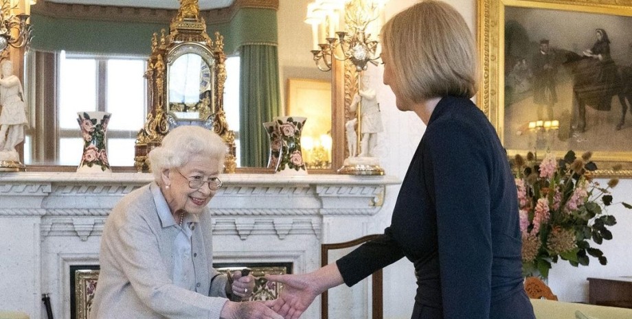 Королева Елизавета II и Лиз Трасс Елизавета II, лиз трасс, балморал