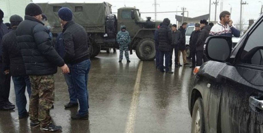 Автопробег в поддержку Путина и Кадырова заблокировали в Дагестане / Фото chernovik.net