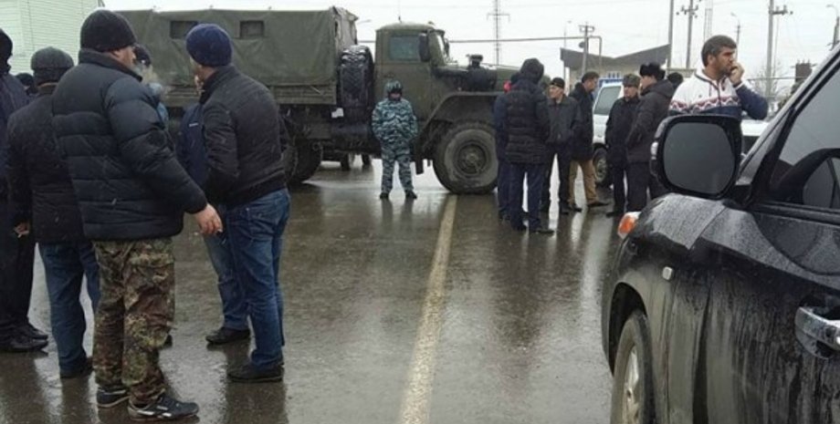 Автопробег в поддержку Путина и Кадырова заблокировали в Дагестане / Фото chernovik.net