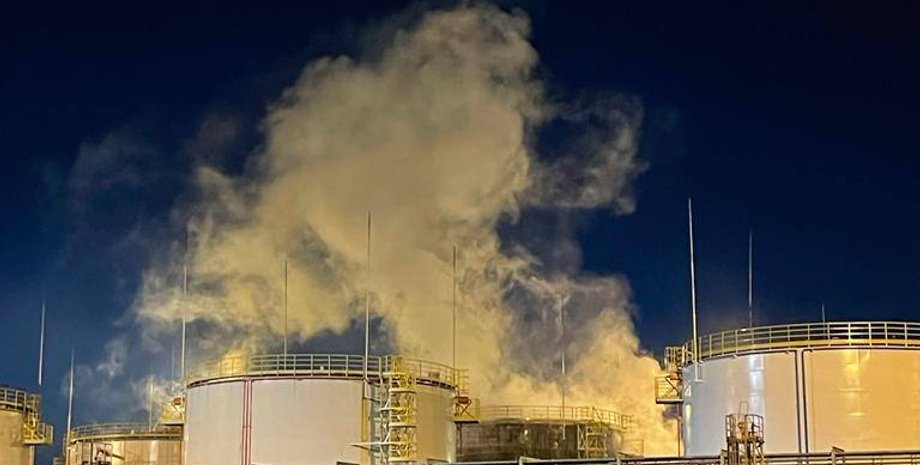 завод, нафтопереробний завод, пожежа на заводі, завод у краснодарському краї, Ільський завод, Ільський нафтопереробний завод