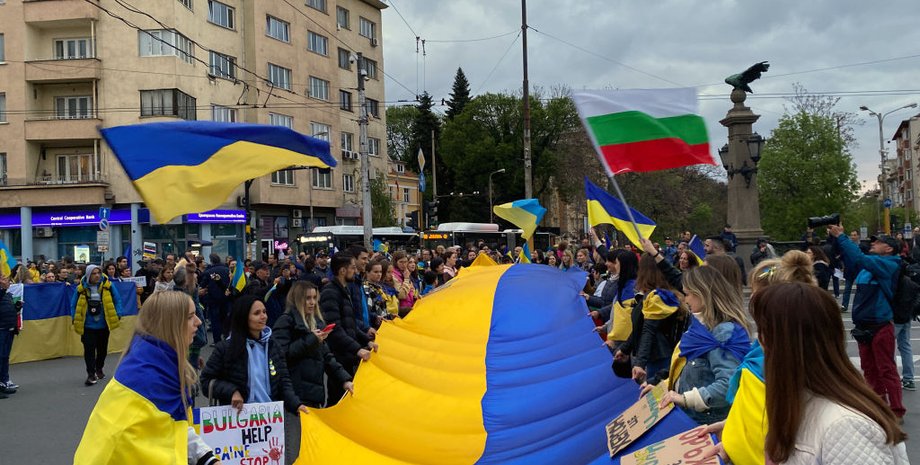 прапори україни та болгарії