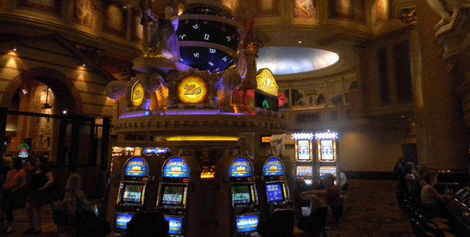 Казино, сорвал большой куш, турок выиграл в казино, большой выигрыш, приз, деньги, получил штраф, не отдали приз, запрещено играть