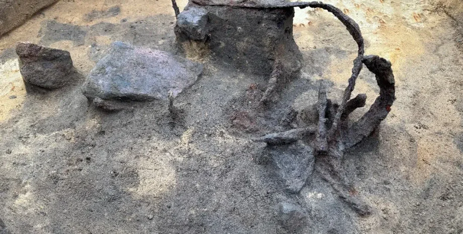 зброя, артефакт, розкопки, археологи, археологія, поселення, Данія, залізний вік, дослідження, знахідка, відкриття, ритуал, жертвоприношення