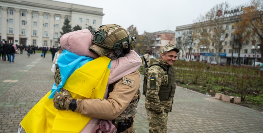 ВСУ, украинские военные, ВСУ в Херсоне, солдат вернулся домой, солдат в освобожденном городе, украинская армия
