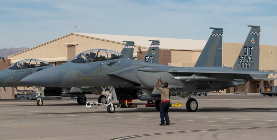 истребитель-бомбардировщик F-15 Eagle
