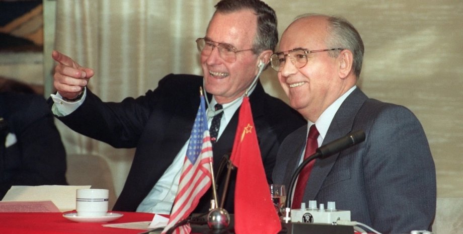 Михаил Горбачев, открытка, горбачев умер, Джордж Буш-старший, барбара буш