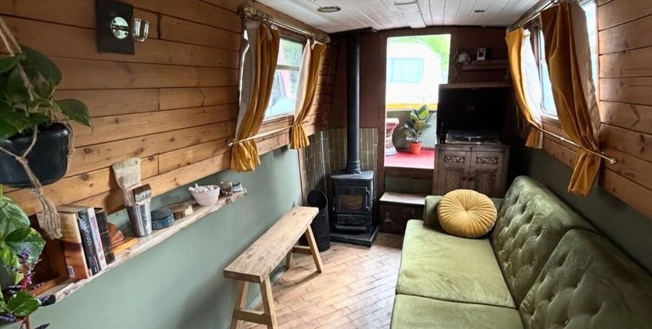 Лодку переделали в дом, аренда жилья, дом для сдачи в аренду, дом на воде, судно, шикарная гостиная, ремонт лодки