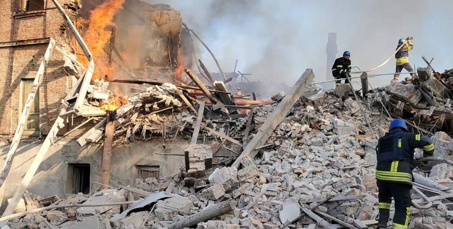 Школа в Белогоровке, пожар, последствия авиаудара, наступление российских войск