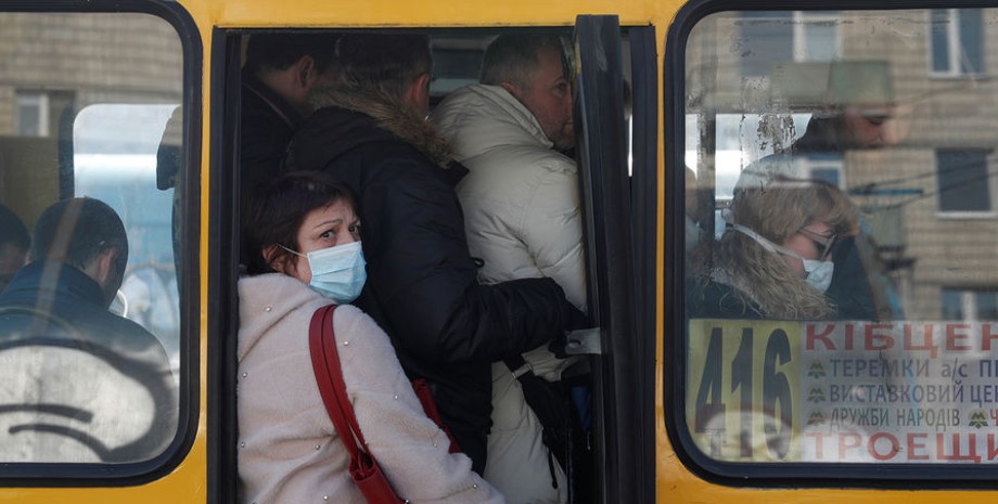 Карантин, COVID-19, люди в масках, граждане, толпа, коронавирус, локдаун в Киеве