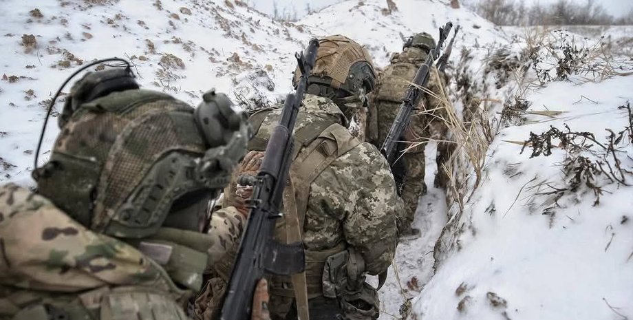 Военные ВСУ в окопах