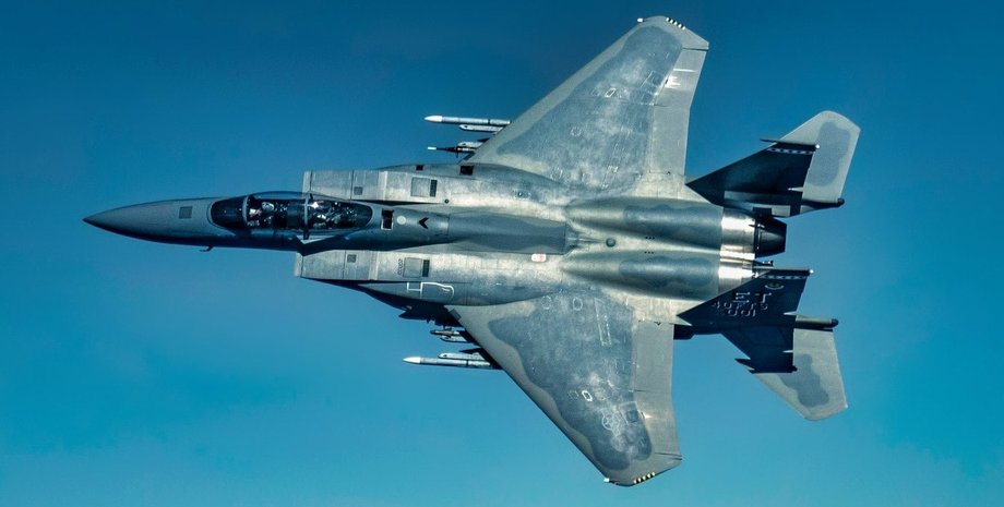 F-15 сбил два Су-24 вблизи от военной авиабазы США