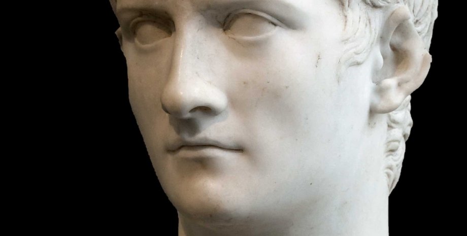 Статуя Калигулы