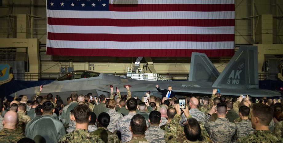 трамп база Элмендорф-Ричардсон