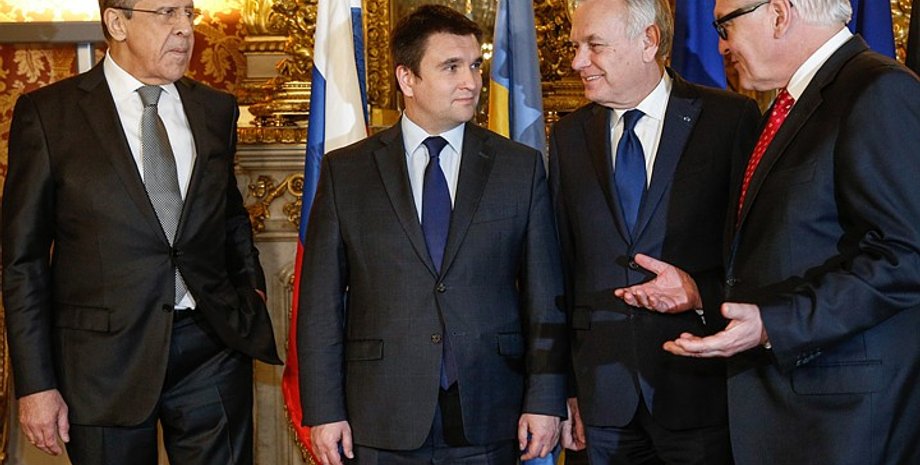 Сергей Лавров, Павел Климкин, Жан-Марк Эро и Франк-Вальтер Штайнмайер / Фото: m.kp.ru