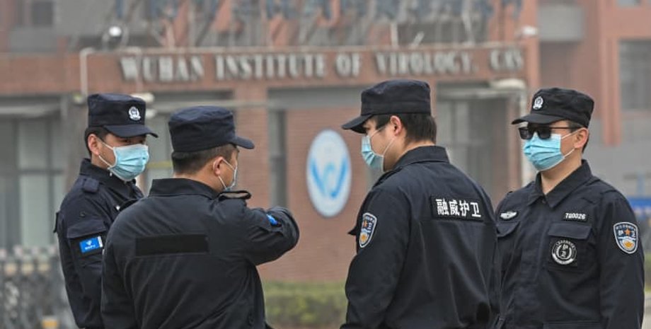 полицейские, ухань, коронавирус, фото