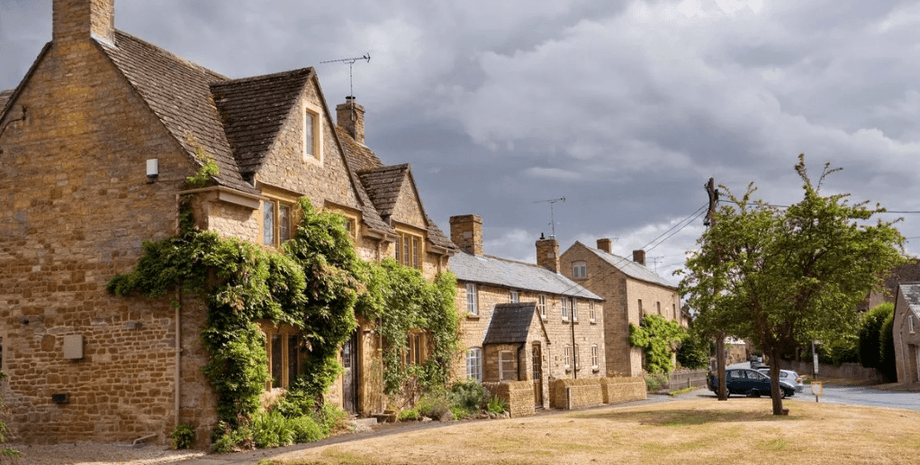 Дома в деревне Кингем, Великобритания, в деревне Кингем, Великобритания