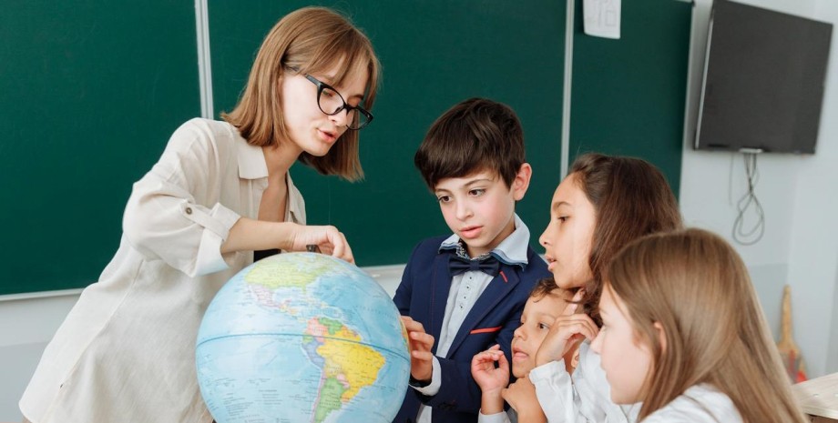 Новий навчальний 2025 рік - скільки коштів піде на підготовку школяра Цьогоріч підготовка дитини до школи обійдеться значно дорожче: експерти відзначають рекордне зростання цін