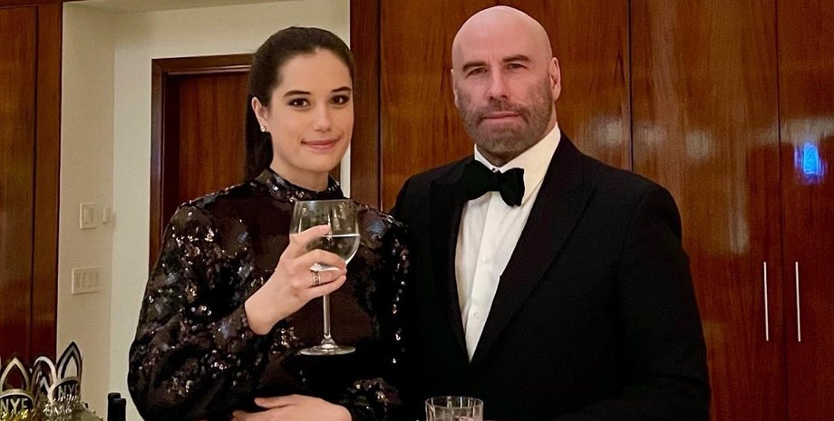 Джон Траволта с детьми встретил Новый год