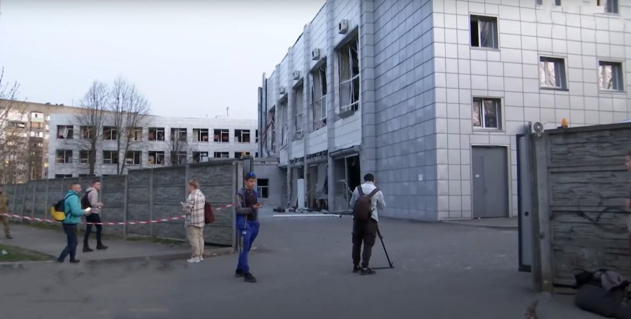 En el Dnieper, los cohetes rusos explotaron sobre dos instituciones educativas y...