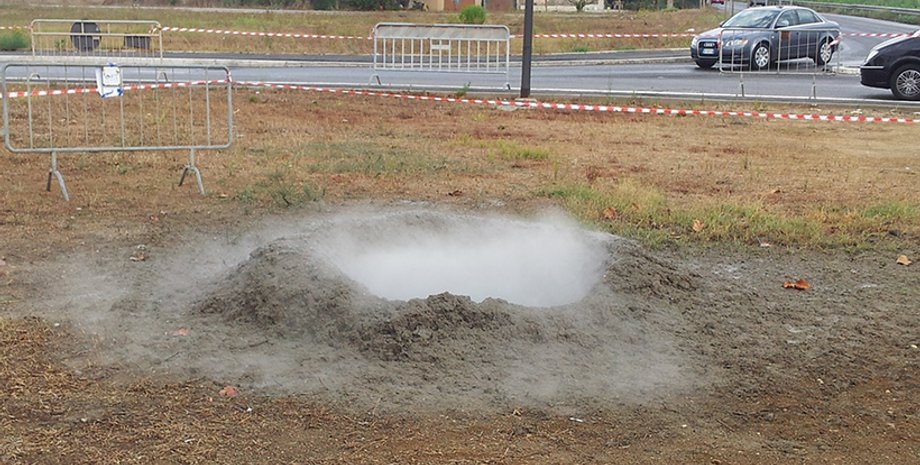 Канал вулкана, открывшийся на территории международного аэропорта им. Леонардо да Винчи / Фото: earthmagazine.org
