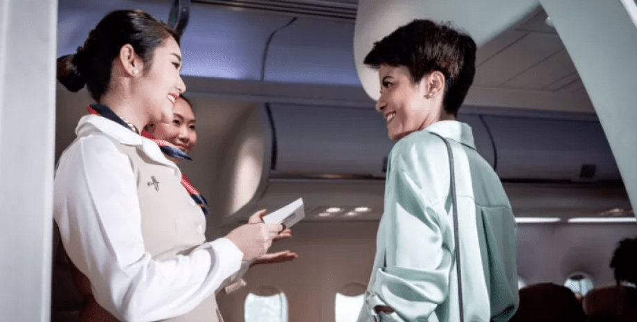 Стюардеса, бортпровідниця Який вчинок пасажирів найбільше дратує стюардес, поведінка в літаку, туризм, подорожі, курйози