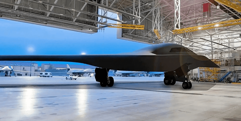 Бомбардувальник B-21