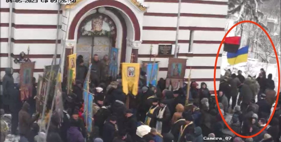 новости черновицкой области, храм УПЦ МП, УПЦ МП скандал на похоронах бойца, не позволили занесть гроб с телом
