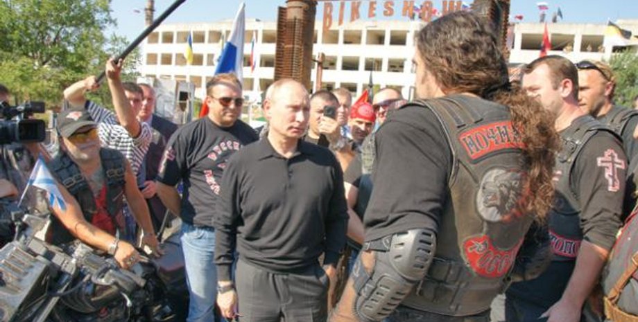 Путин и байкеры из клуба "Ночные волки" / Фото: wolfshow.ru