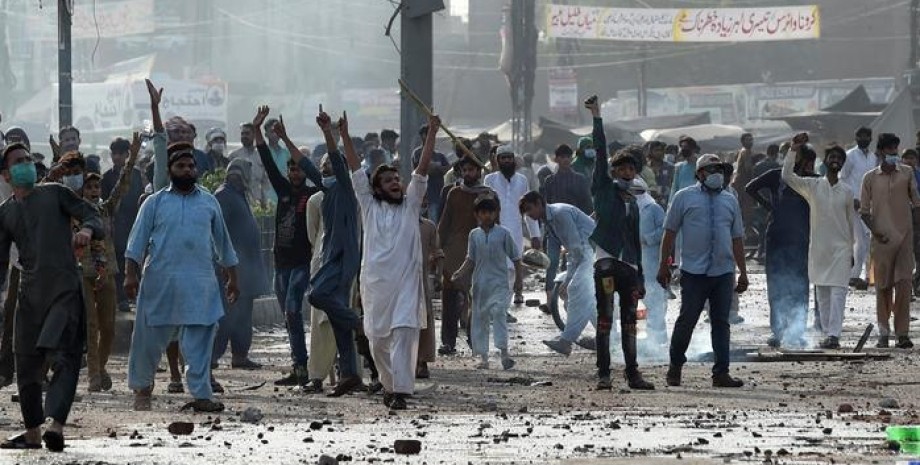 Пакистан, Соцмережі, Інтернет, Ісламісти, Протести