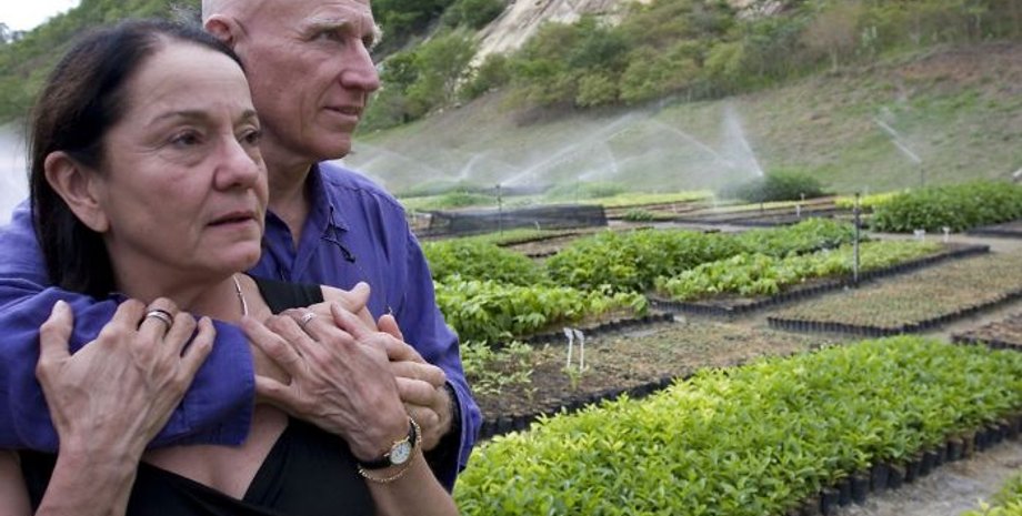 Посадили 2 млн деревьев, лес, деревья, супруги 20 лет садили деревья, хотели восстановить лес, субтропический рай, ферма