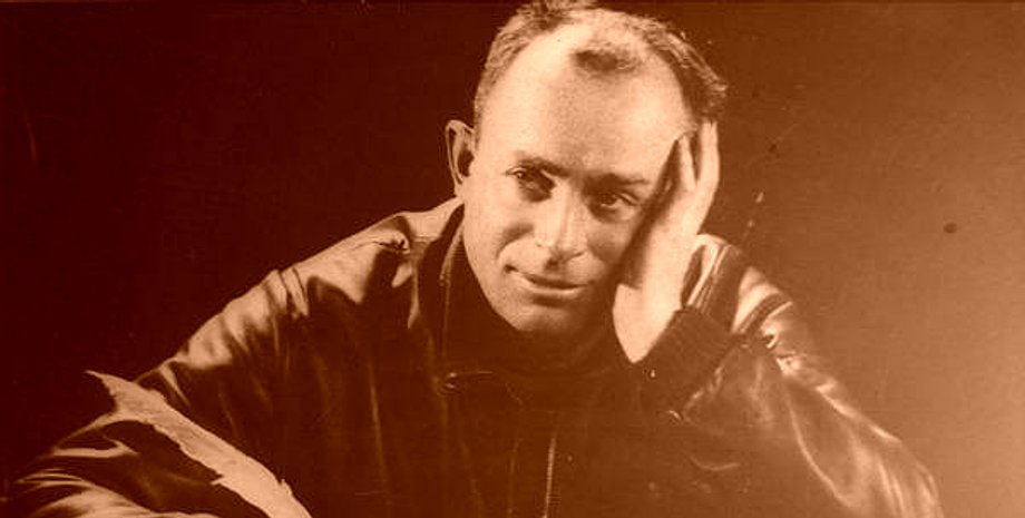 Остап вишня молодий Остап Вишня за столом