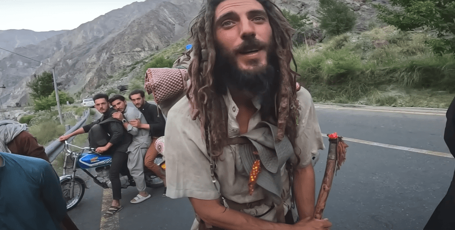 мотогонщик, Аксель Понс, модель, мотоспорт, босоніж, Пакістан