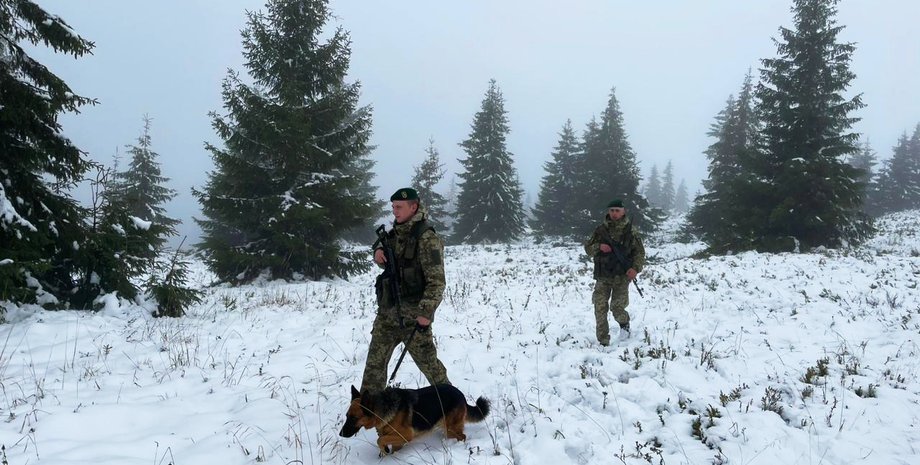 Пограничники в Карпатах, снег в Карпатах, уклонисты, побег за границу, военнообязанные, незаконное пересечение границы