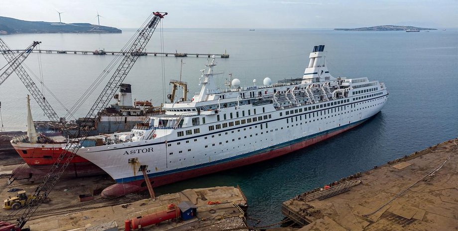 Заброшенный круизный лайнер Astor, корабль, судно, заброшенный корабль, корабль-призрак, отправили на свалку,