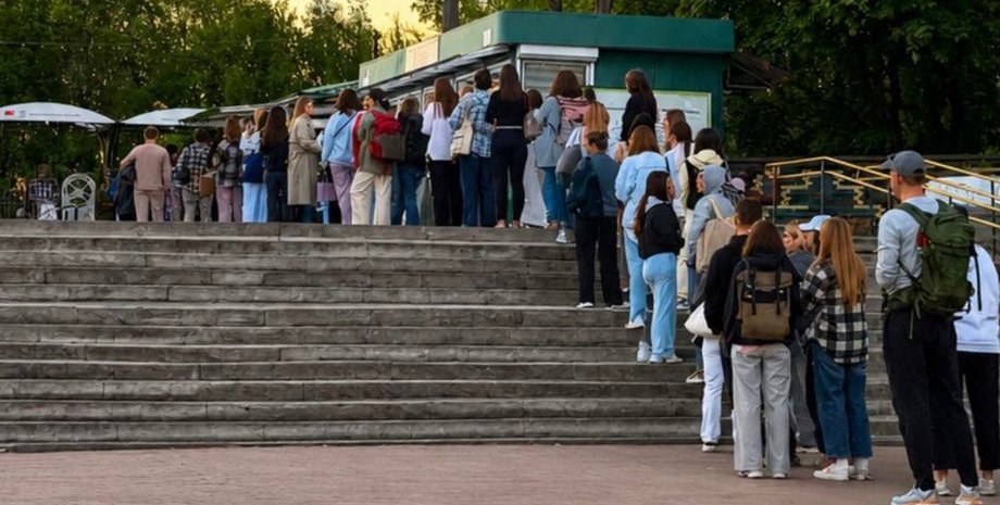 В киевский ботсад выстроились очереди