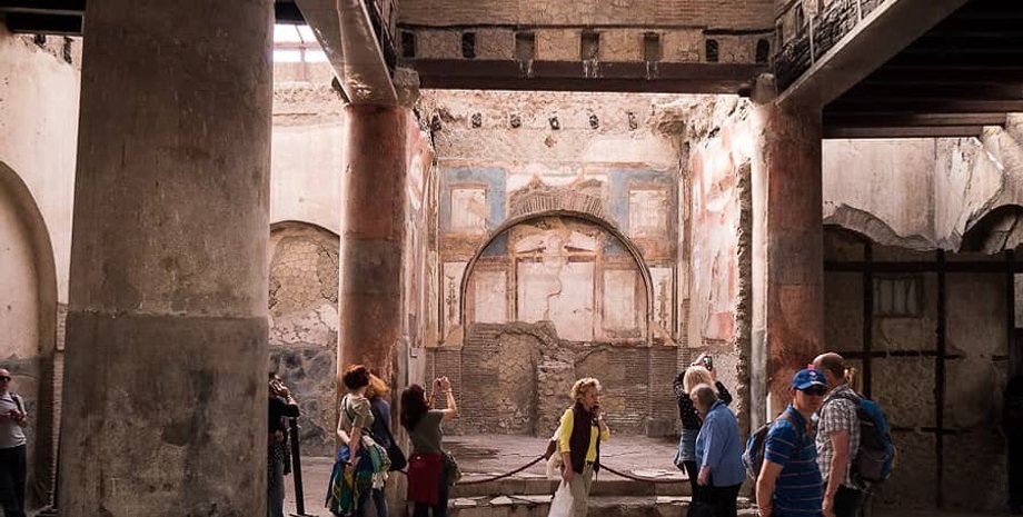 Геркуланум, древнеримский город, древнее здание, пережил извержение вулкана, Везувий, туристы, арестовали туриста, наследие UNESCO
