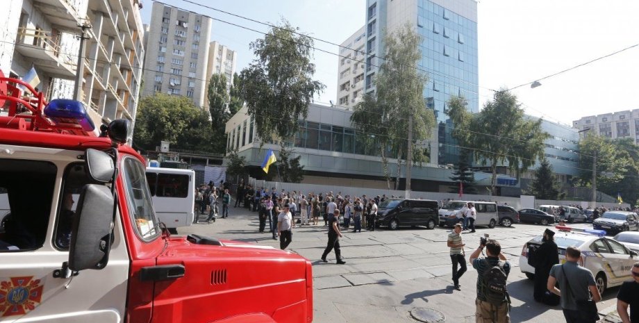 Активисты блокируют телеканал "Интер" / Фото: УНИАН