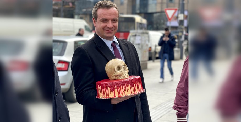 "Торт" для российского посольства