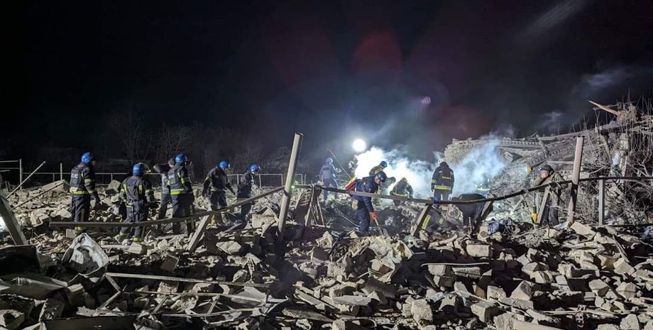 Україна, війна, обстріл, рятувальники, фото