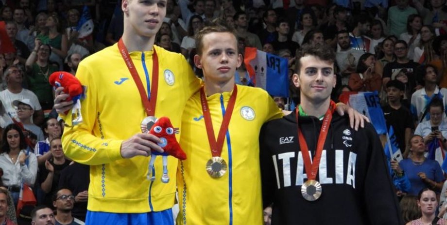 Андрій Трусов (ліворуч), Юрій Шенгур (по центру)