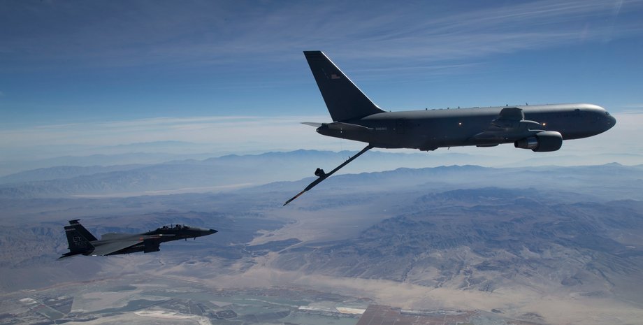 KC-46A Pegasus используется для заправки боевой авиации