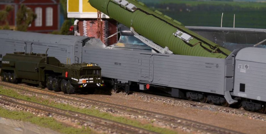 ядерный поезд