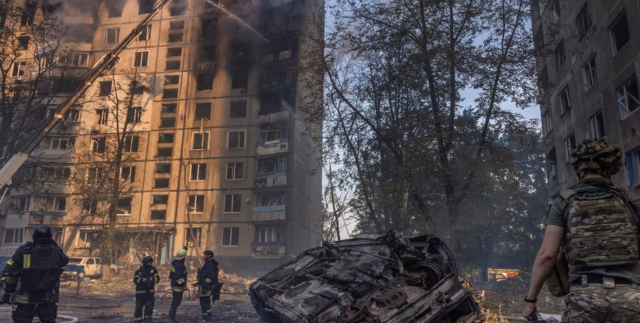 обстрел Украина, последствия обстрела Украины, перевернутая машина