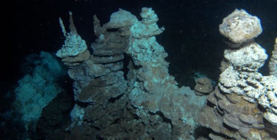 замок локі, гідротермальне джерело