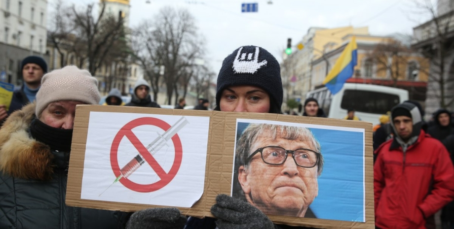 Антивакцинаторы заняли центр Киева