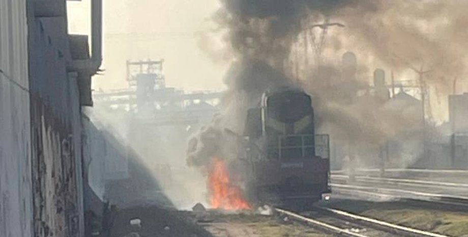 Армія РФ вдарила по залізниці у двох областях: які наслідки (фото)