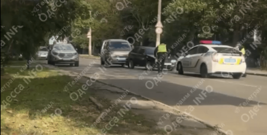 Прямо як у Голлівуді: в Одесі водій виконав неочікуваний об'їзд і почав тікати від копів (відео)