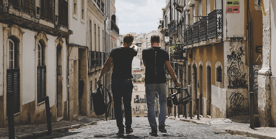 Туристи, турист, турист на Мальті, зробив селфі, отримав штраф, пошкодив пам'ятку, подорож