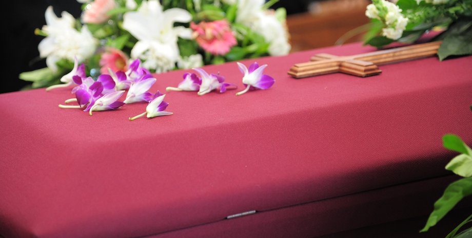 розовый гроб, похороны, Барби