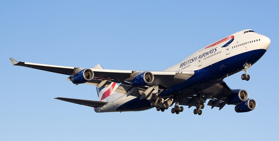 Самолет British Airways, Airbus 380, полет, самолет вернулся в аэропорт, сжигания топлива, самолет 4 часа кружил в воздухе